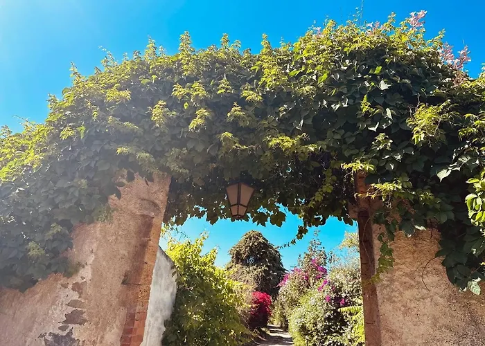 Tiche Πανσιόν Cefalù