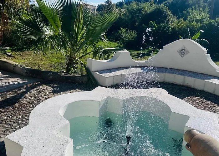 Tiche Πανσιόν Cefalù